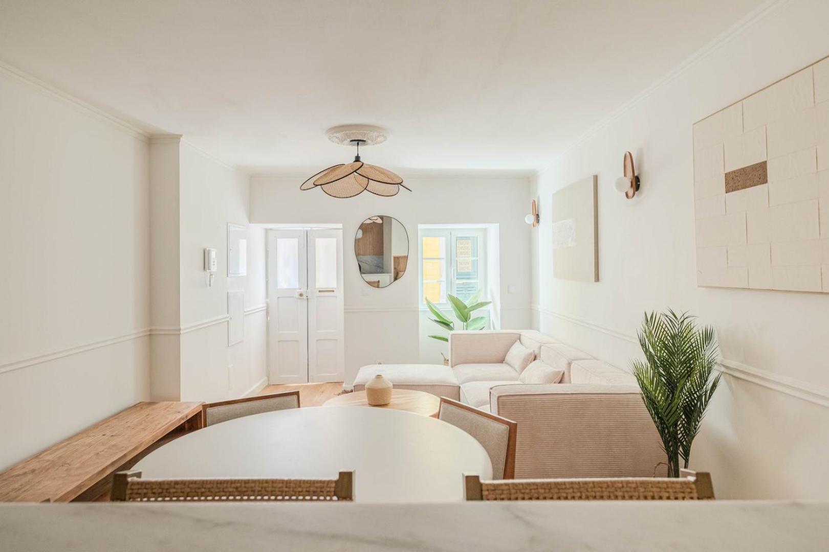 Stylish 2br With Ac & Terrace | By Airnest Appartement *