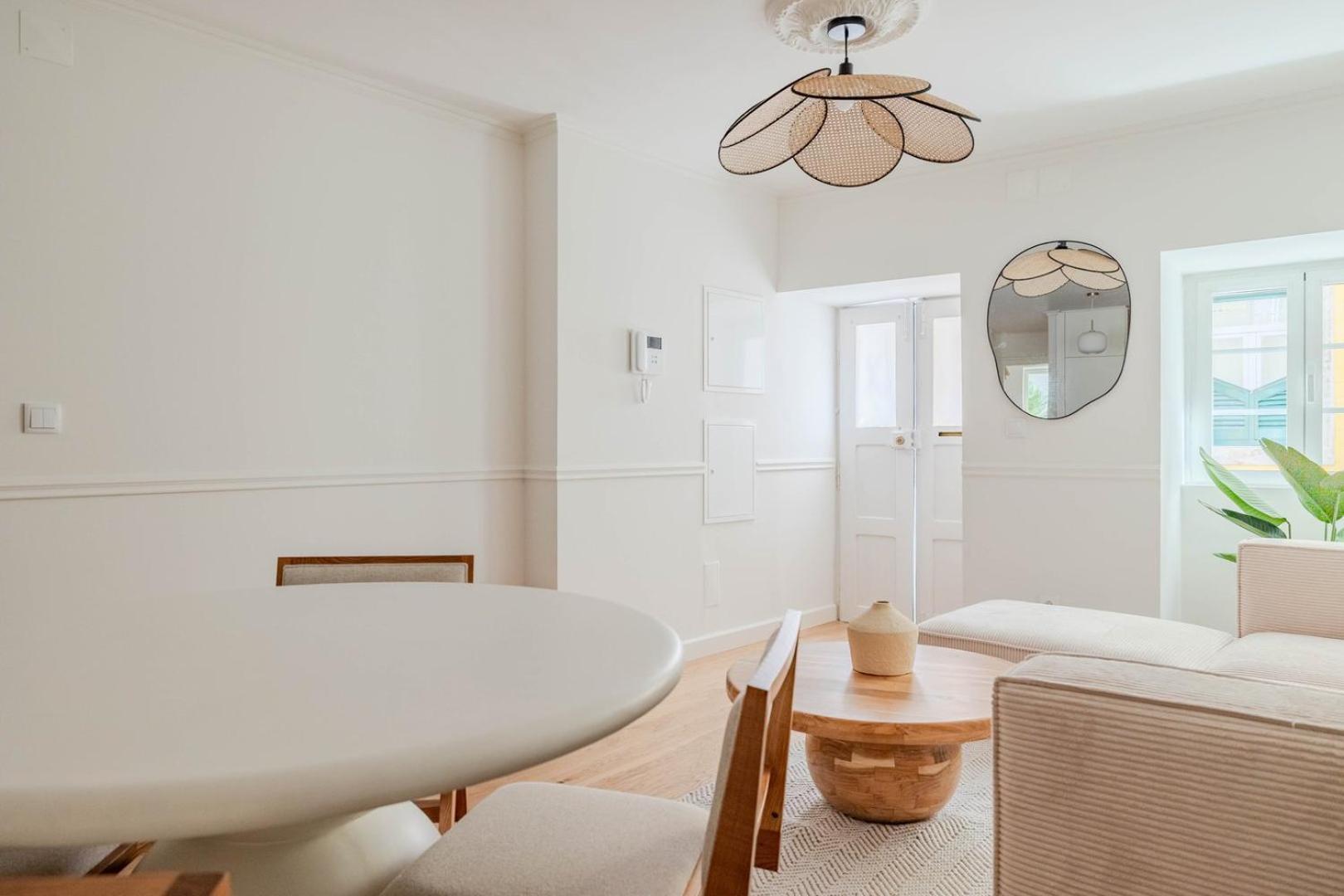 Stylish 2br With Ac & Terrace | By Airnest * Lissabon