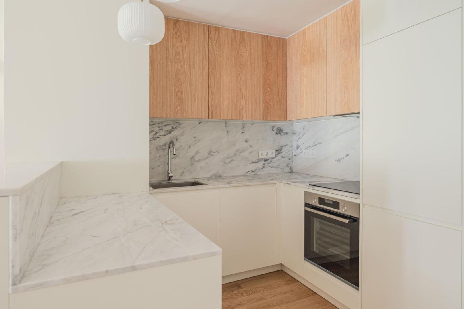 Stylish 2br With Ac & Terrace | By Airnest Apartment *