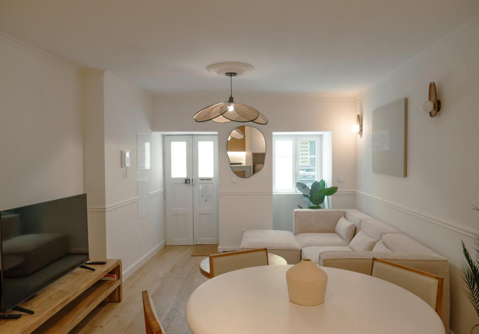Stylish 2br With Ac & Terrace | By Airnest Lissabon